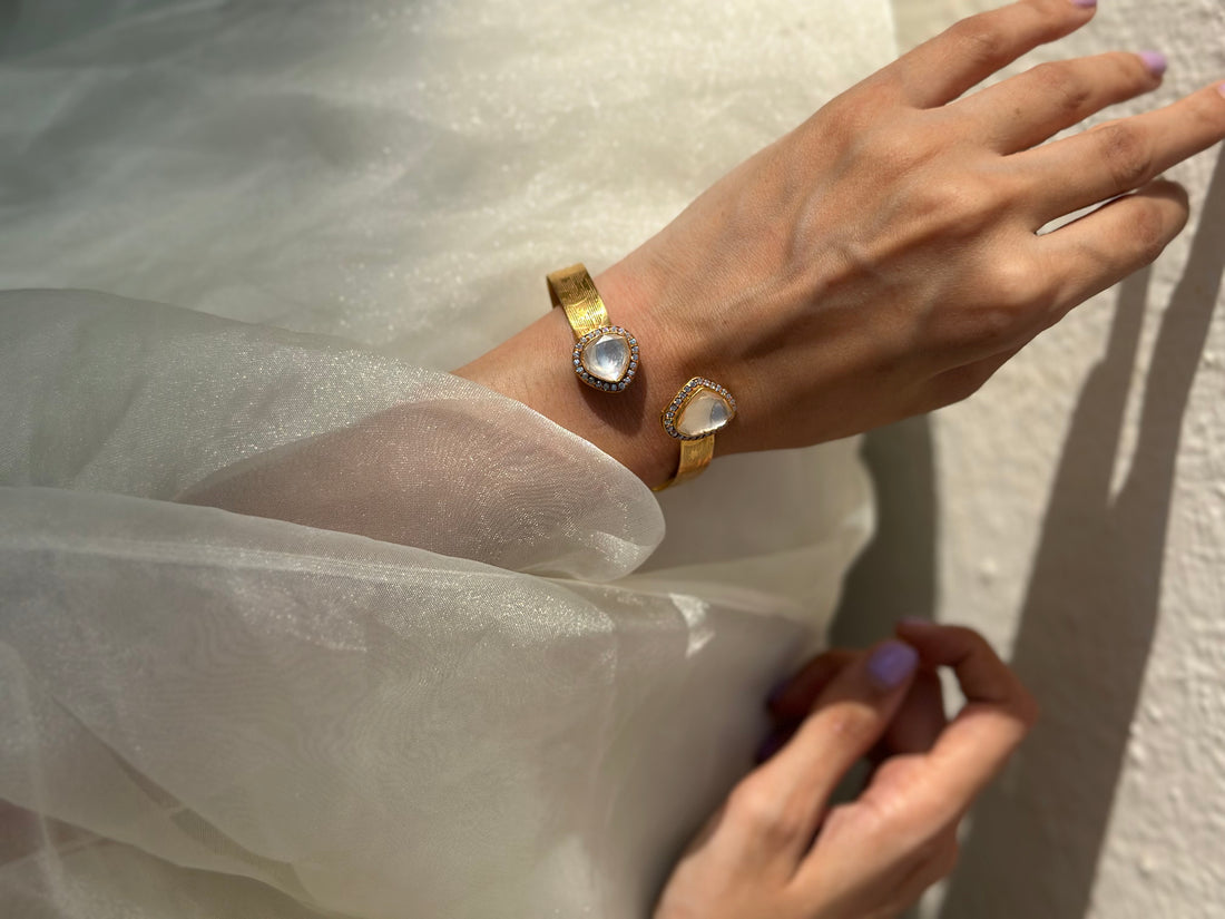 Tara Mossinaite Handcuff