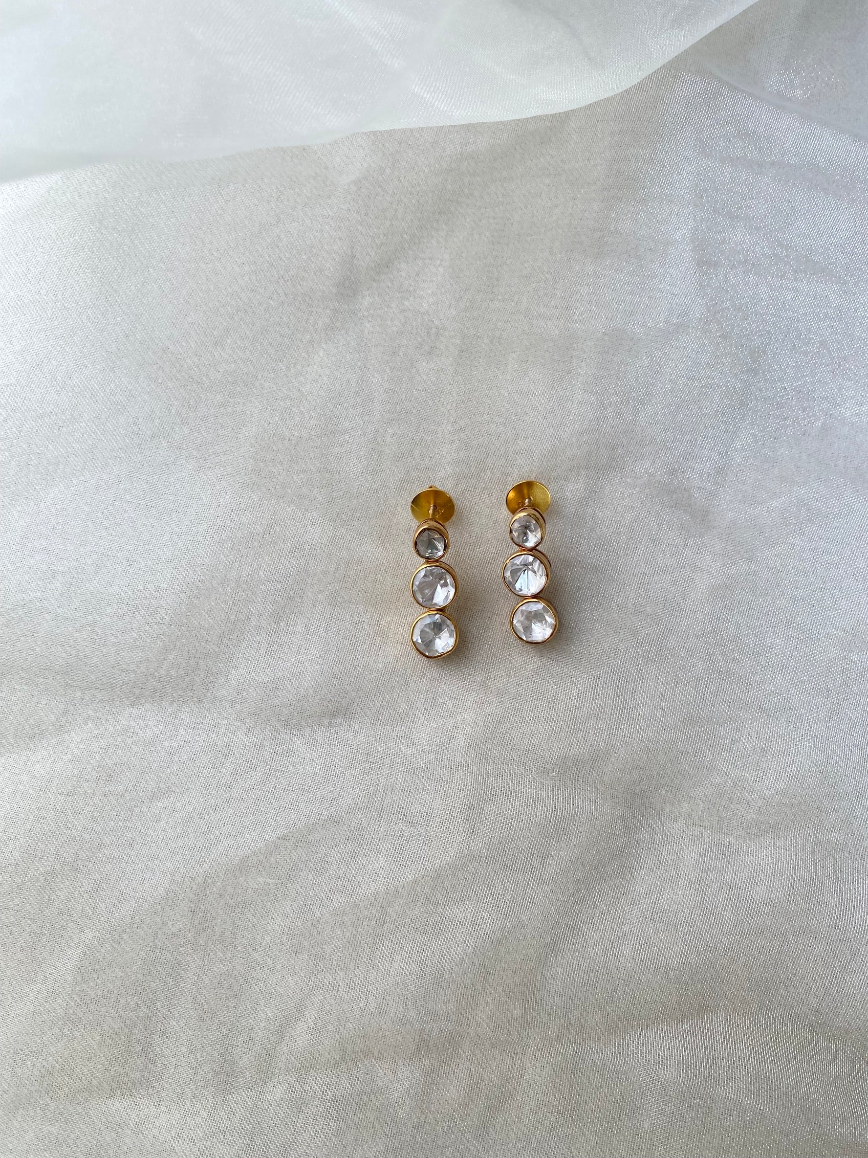 Kamya studs