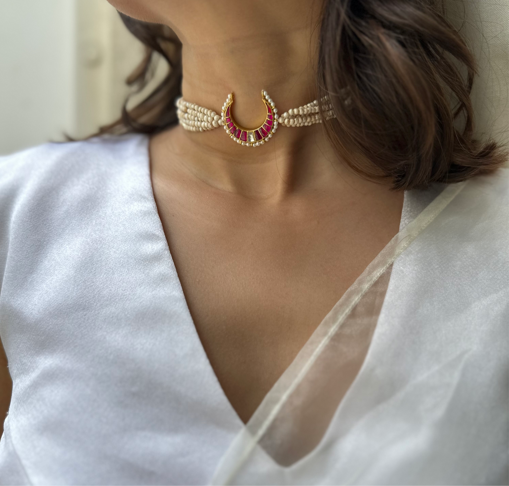 Gulaabi Chaand Choker