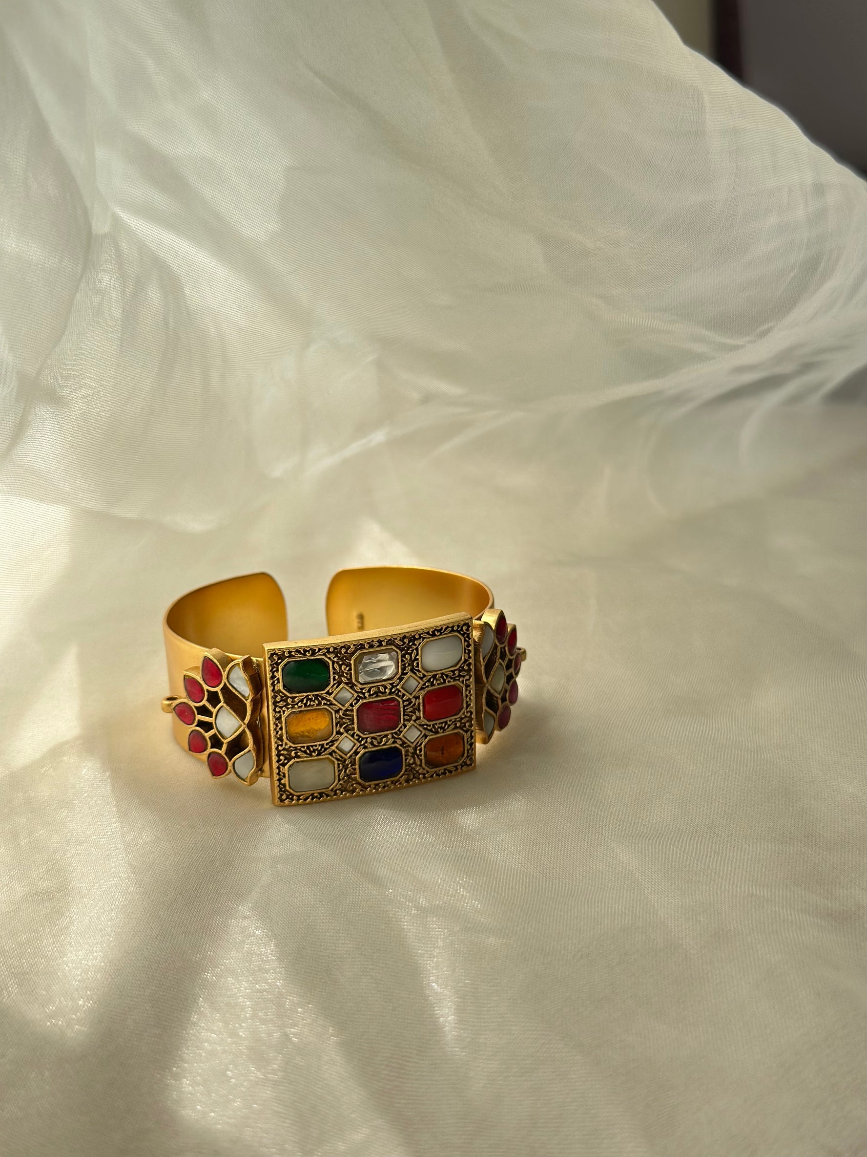 Navratna Handcuff