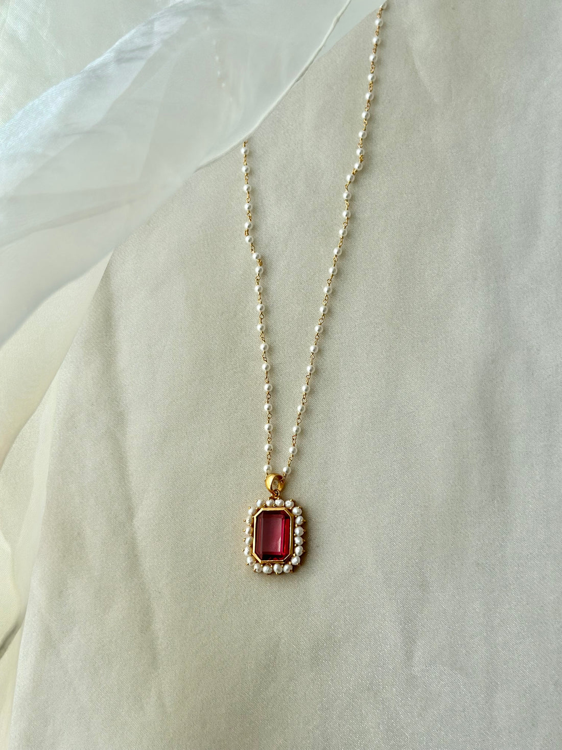 Elizabeth Pendant ( Pearls)
