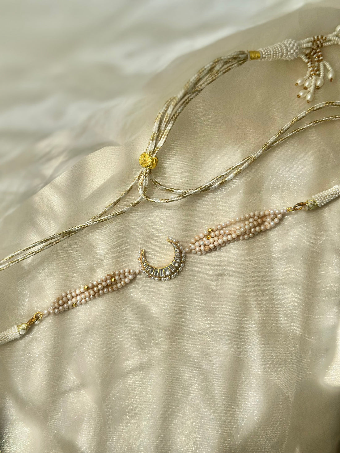 Gulaabi Chaand Choker