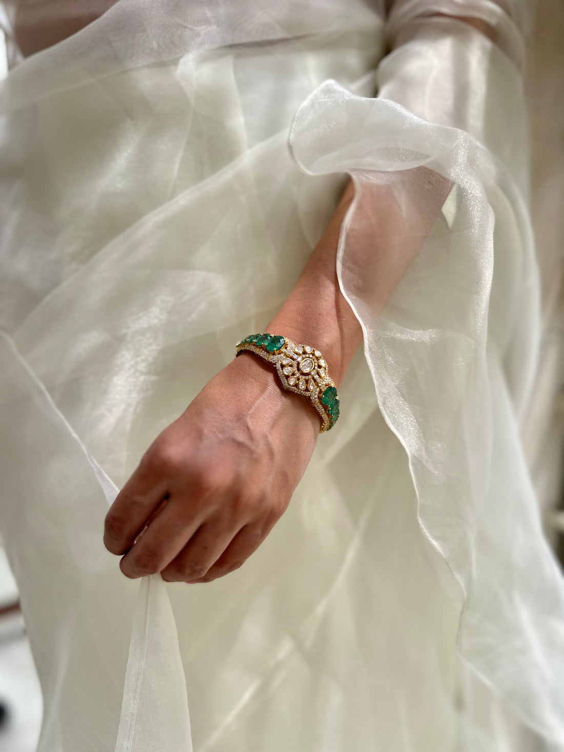 Nura Handcuff