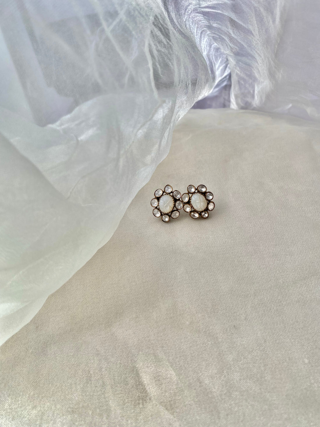 Saira Studs