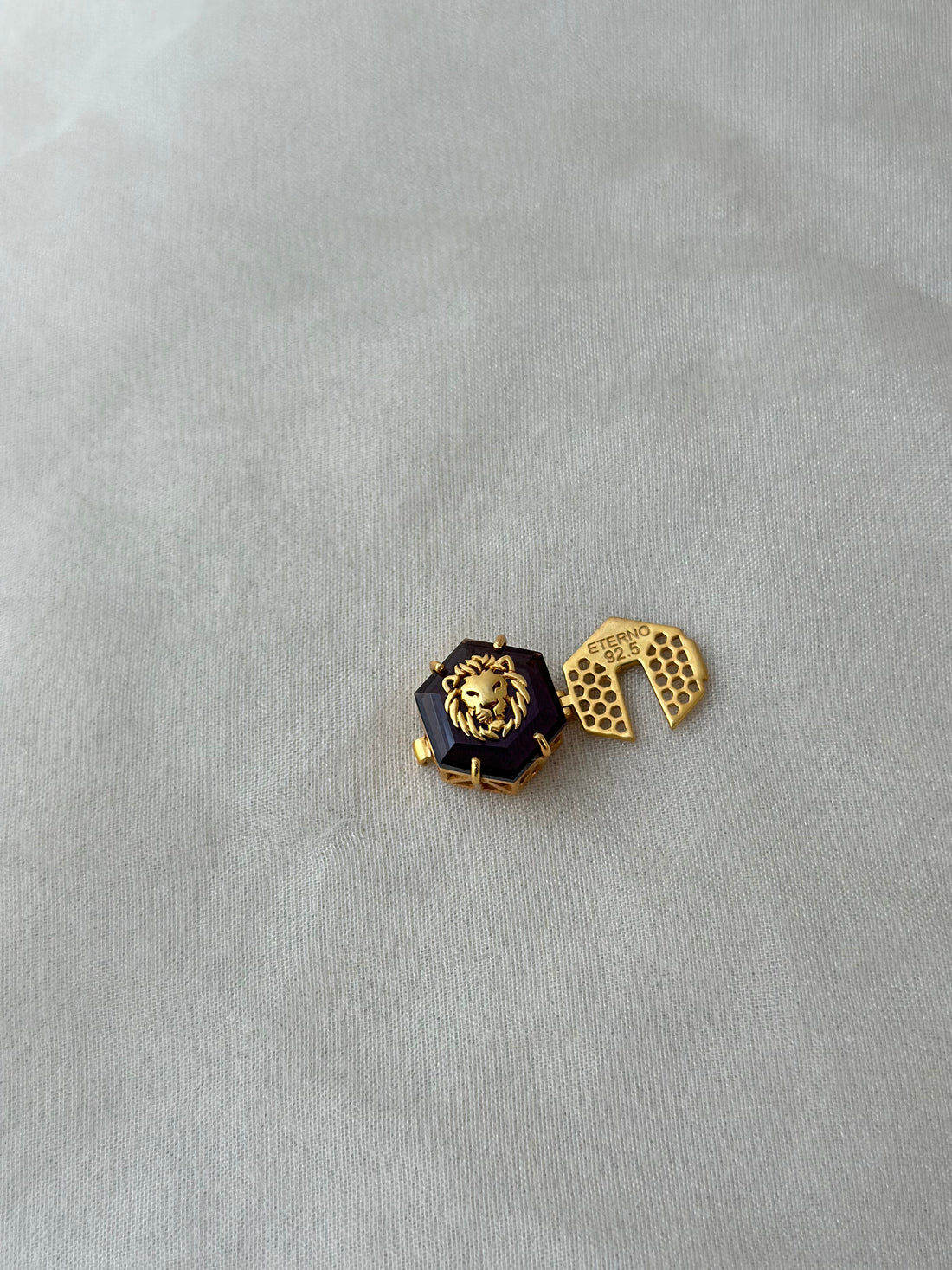 Amethyst Button clip