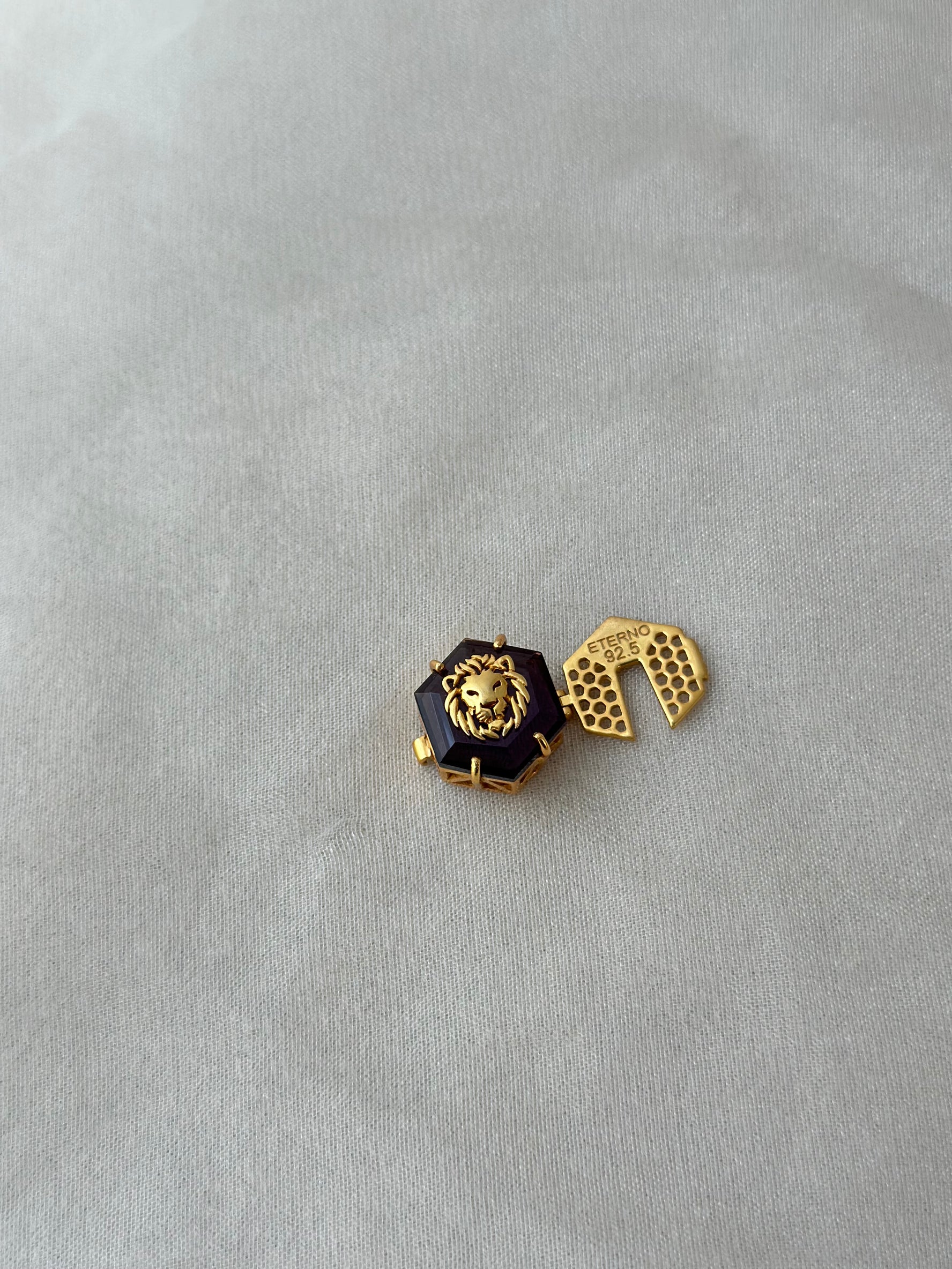 Amethyst Button clip