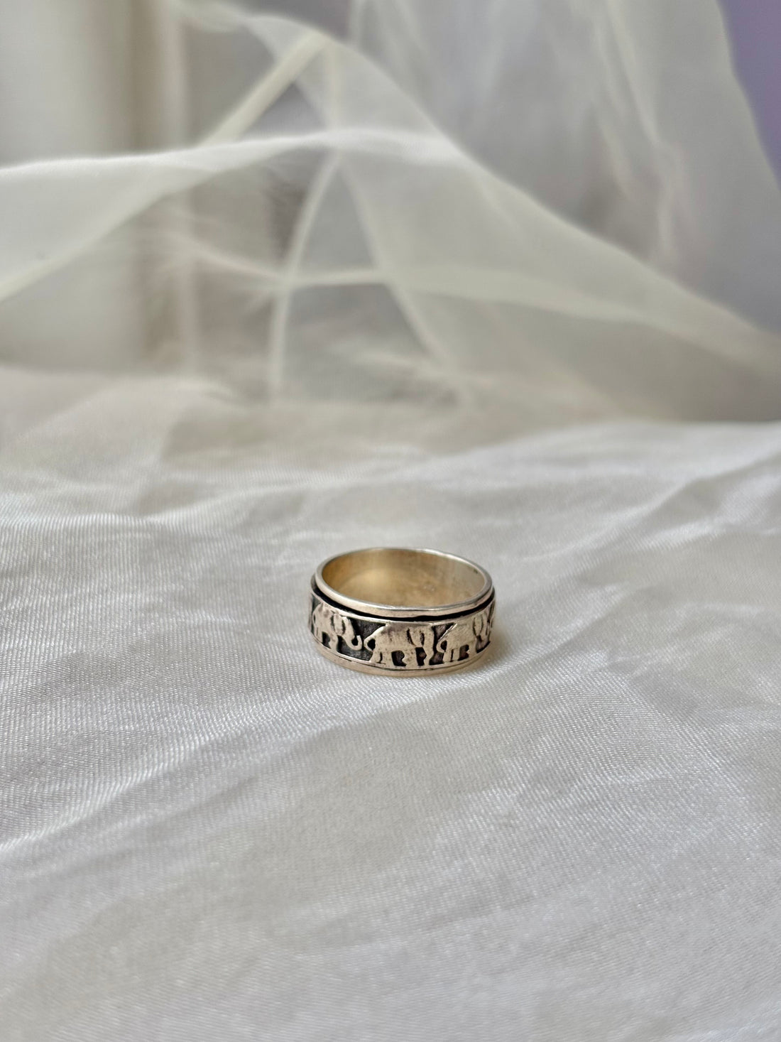 Ele Band Ring