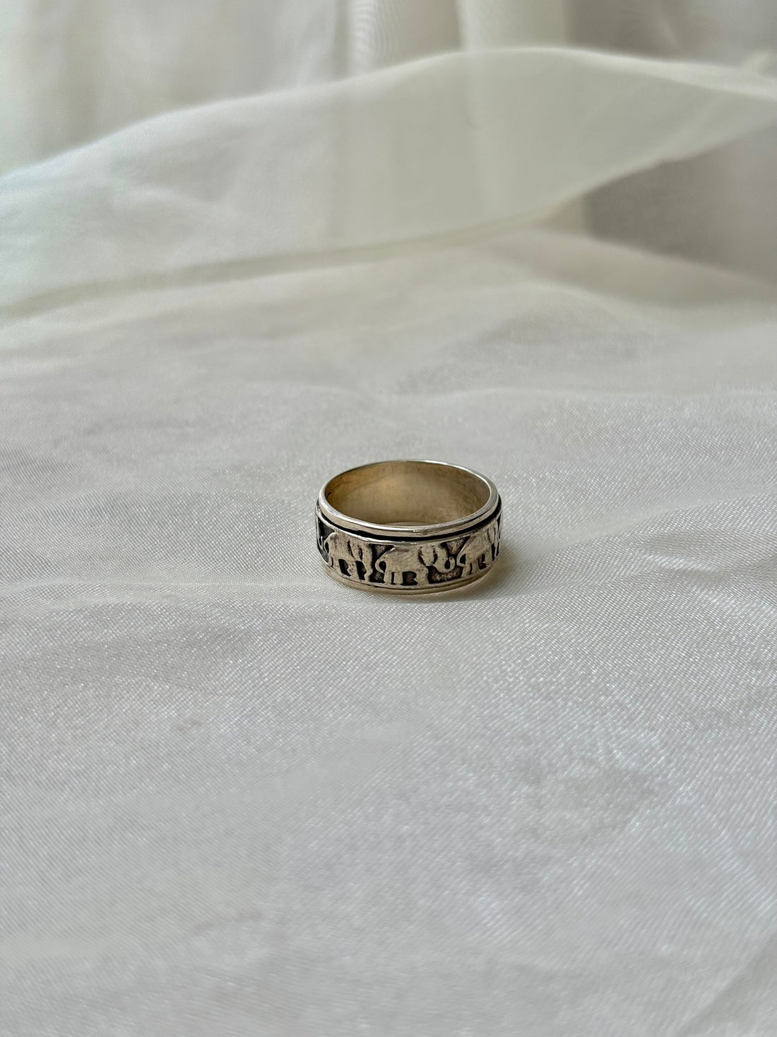 Ele Band Ring