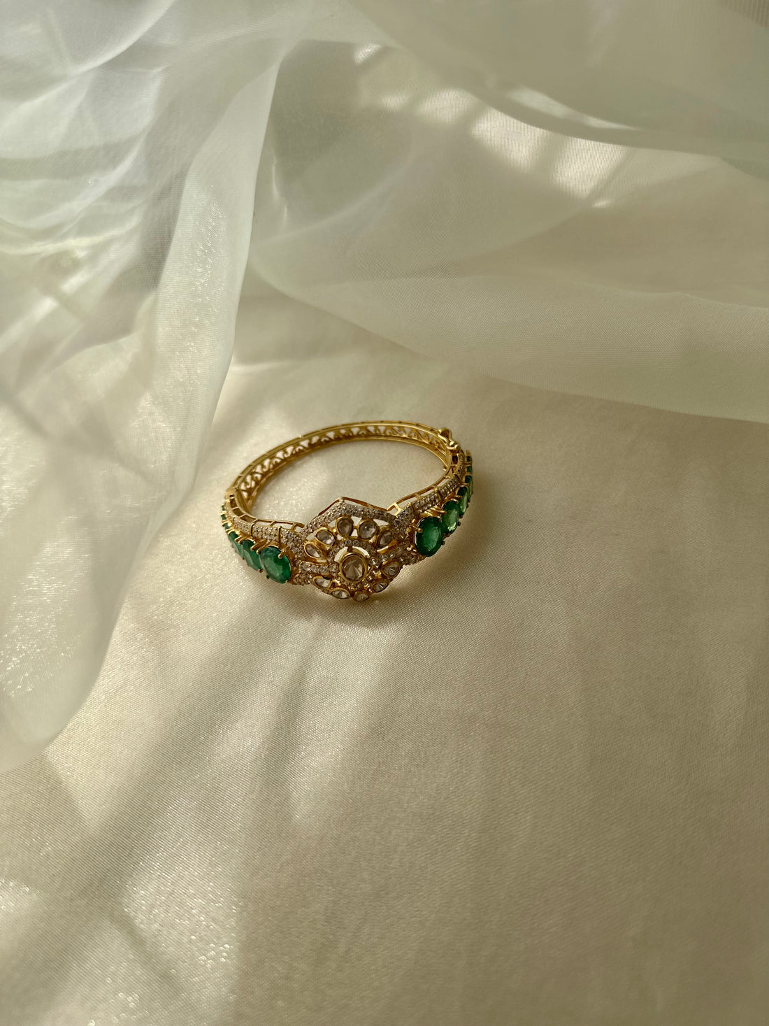 Nura Handcuff