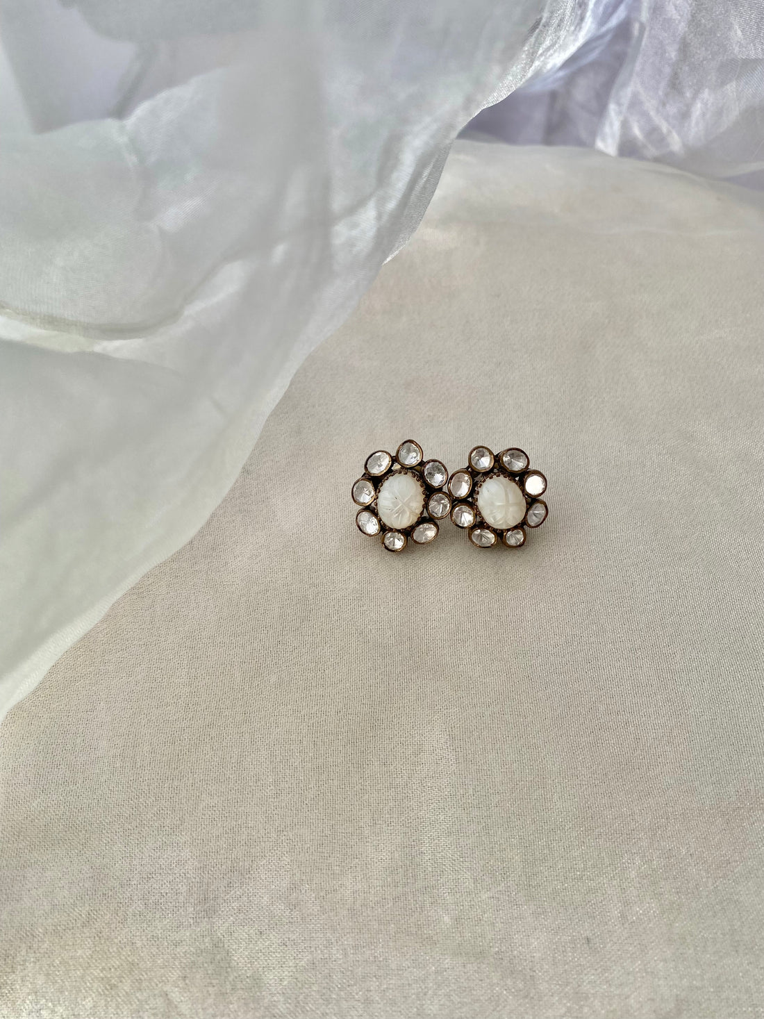 Saira Studs