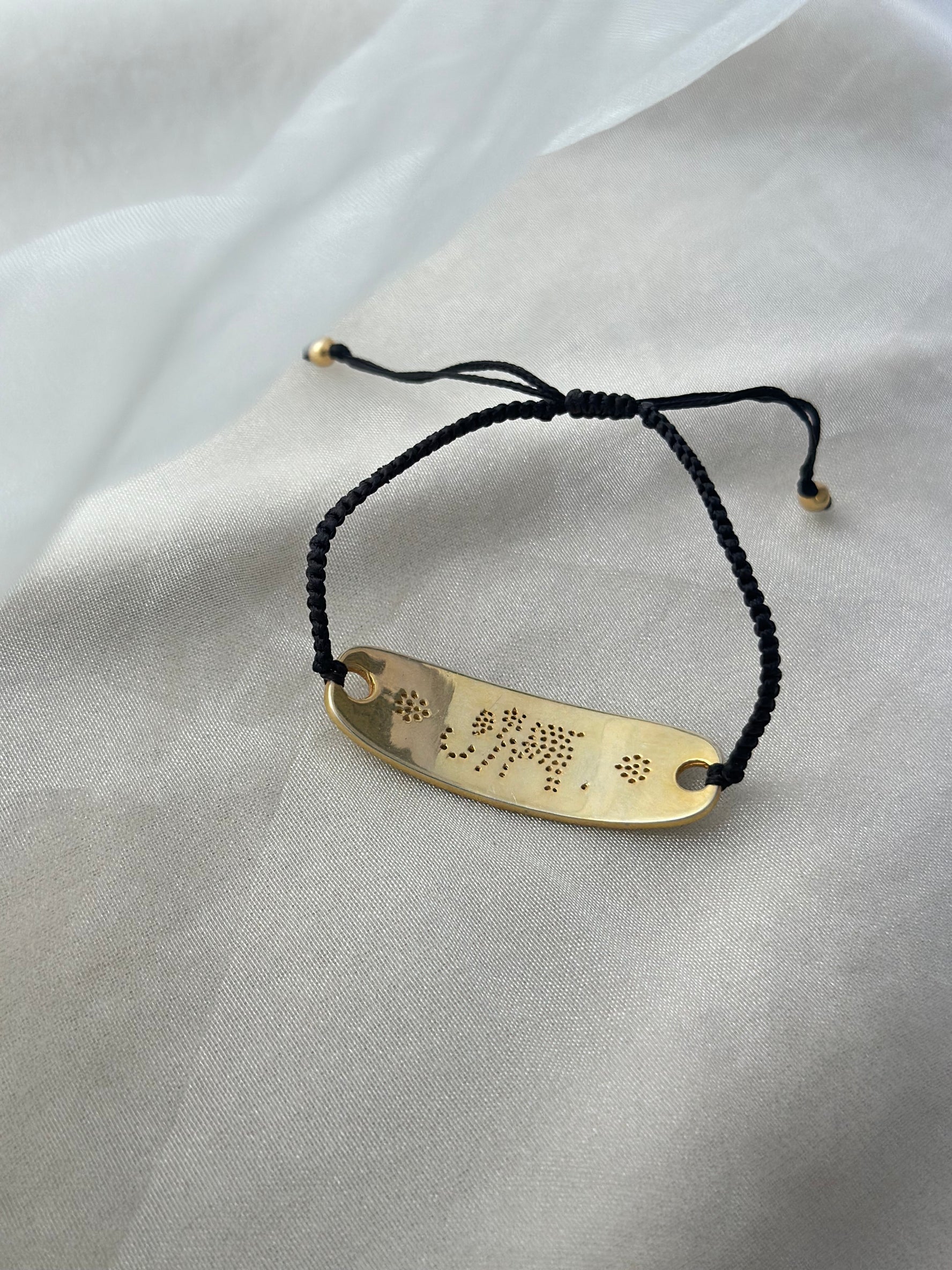 Mother Ele Thread Bracelet
