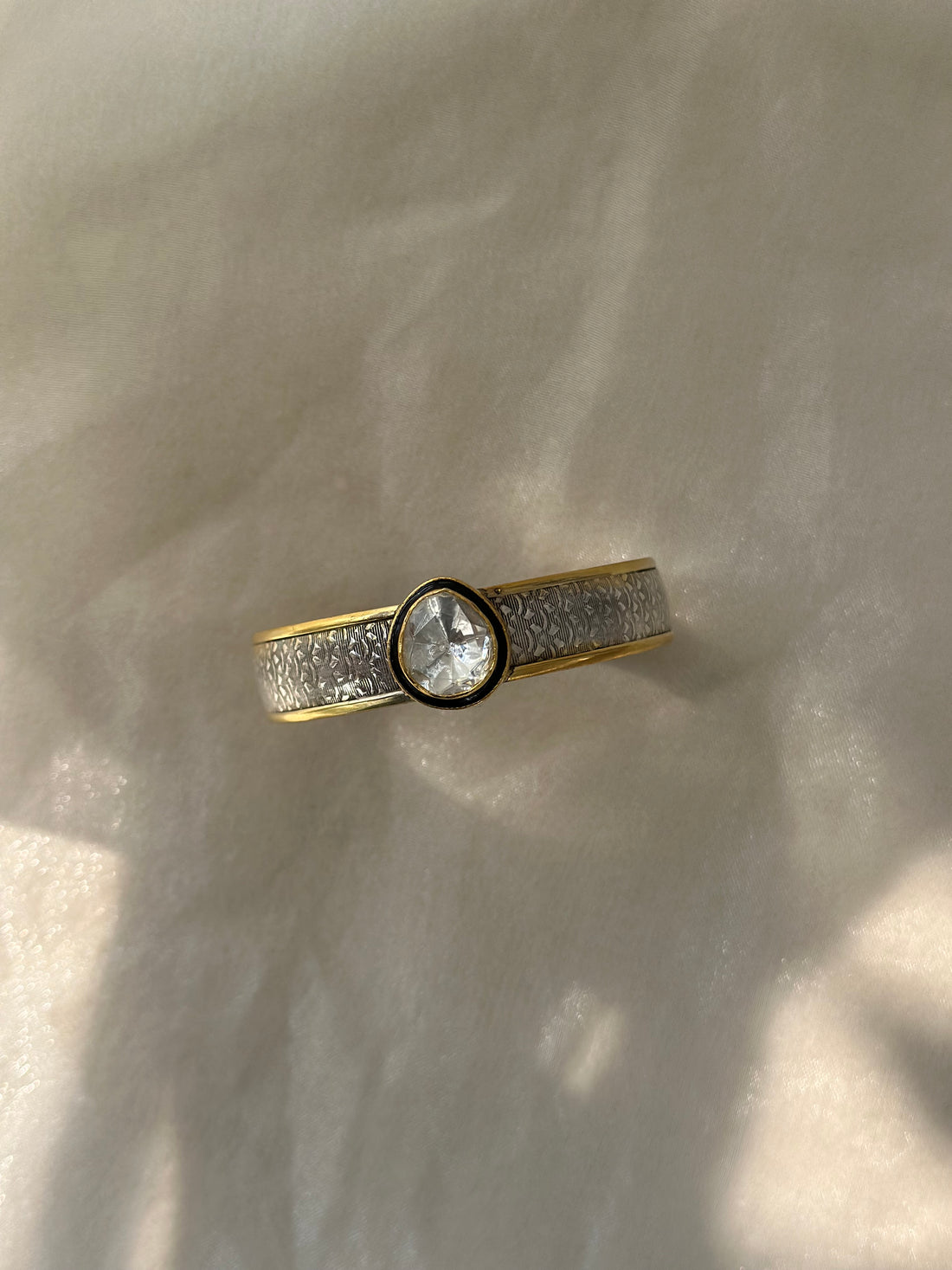 Mumtaz Handcuff