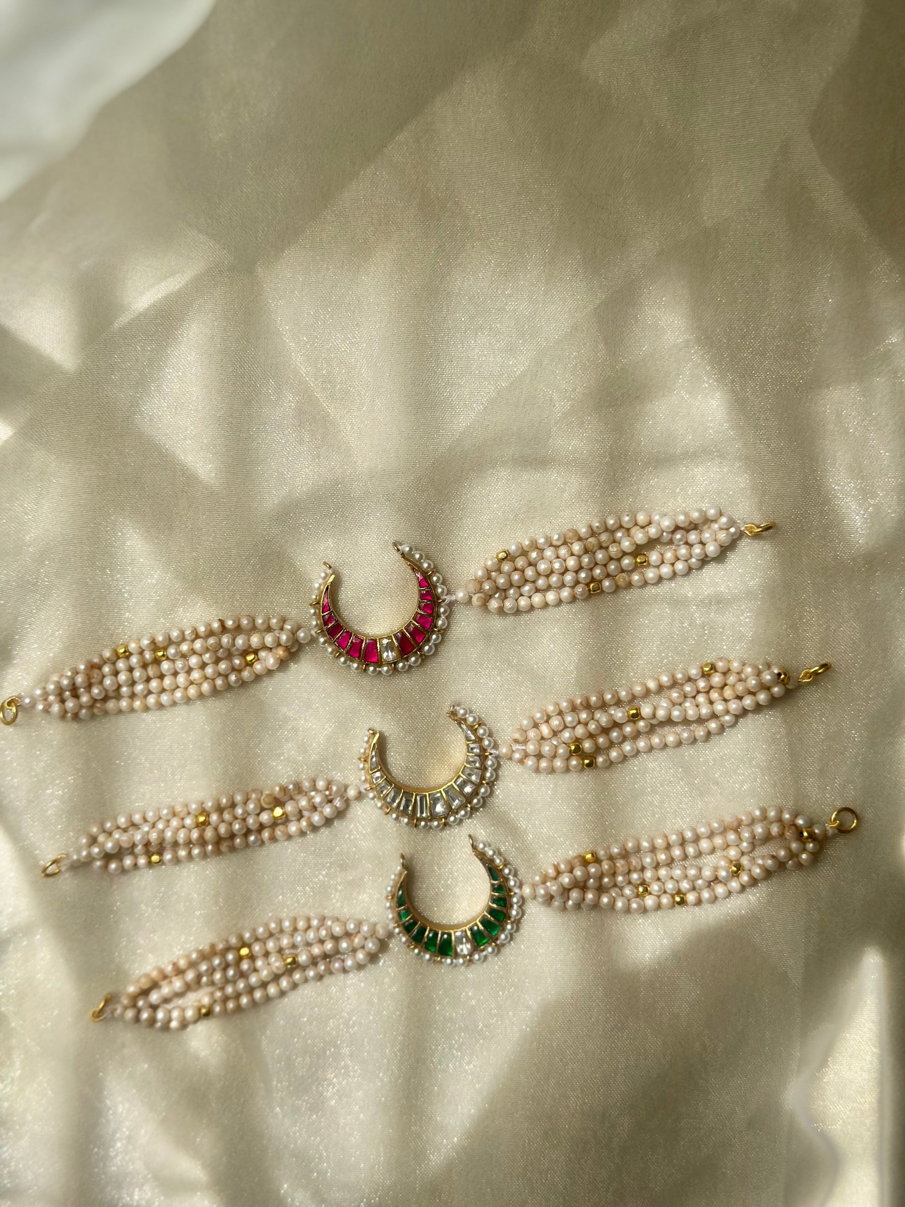 Gulaabi Chaand Choker