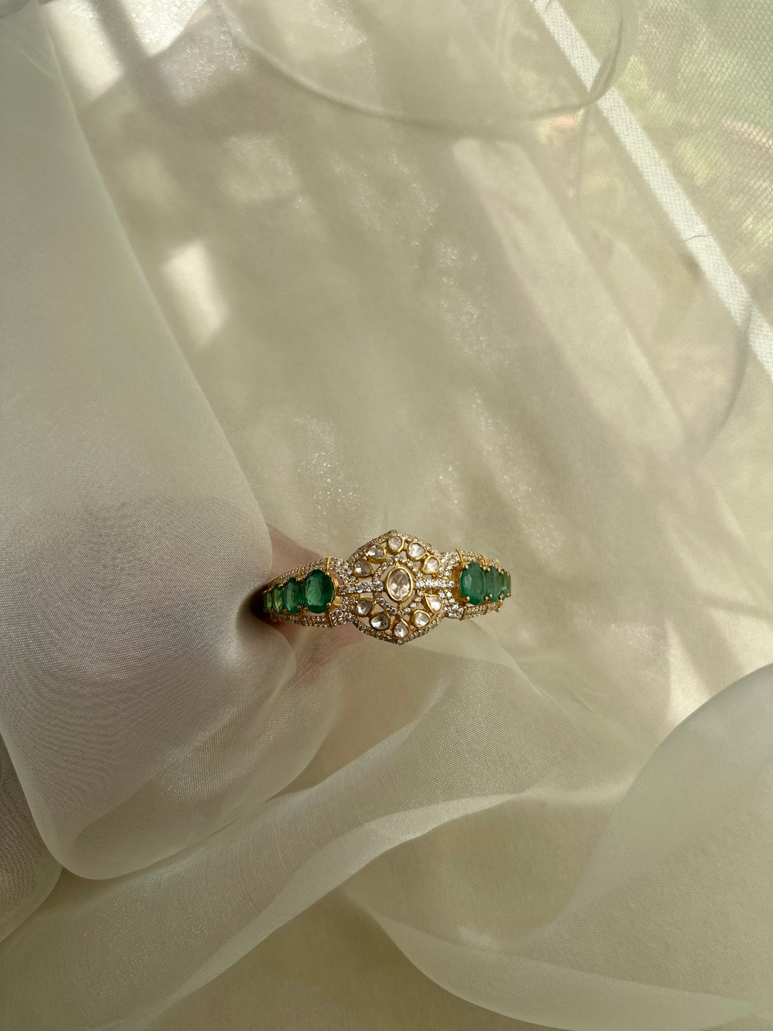 Nura Handcuff