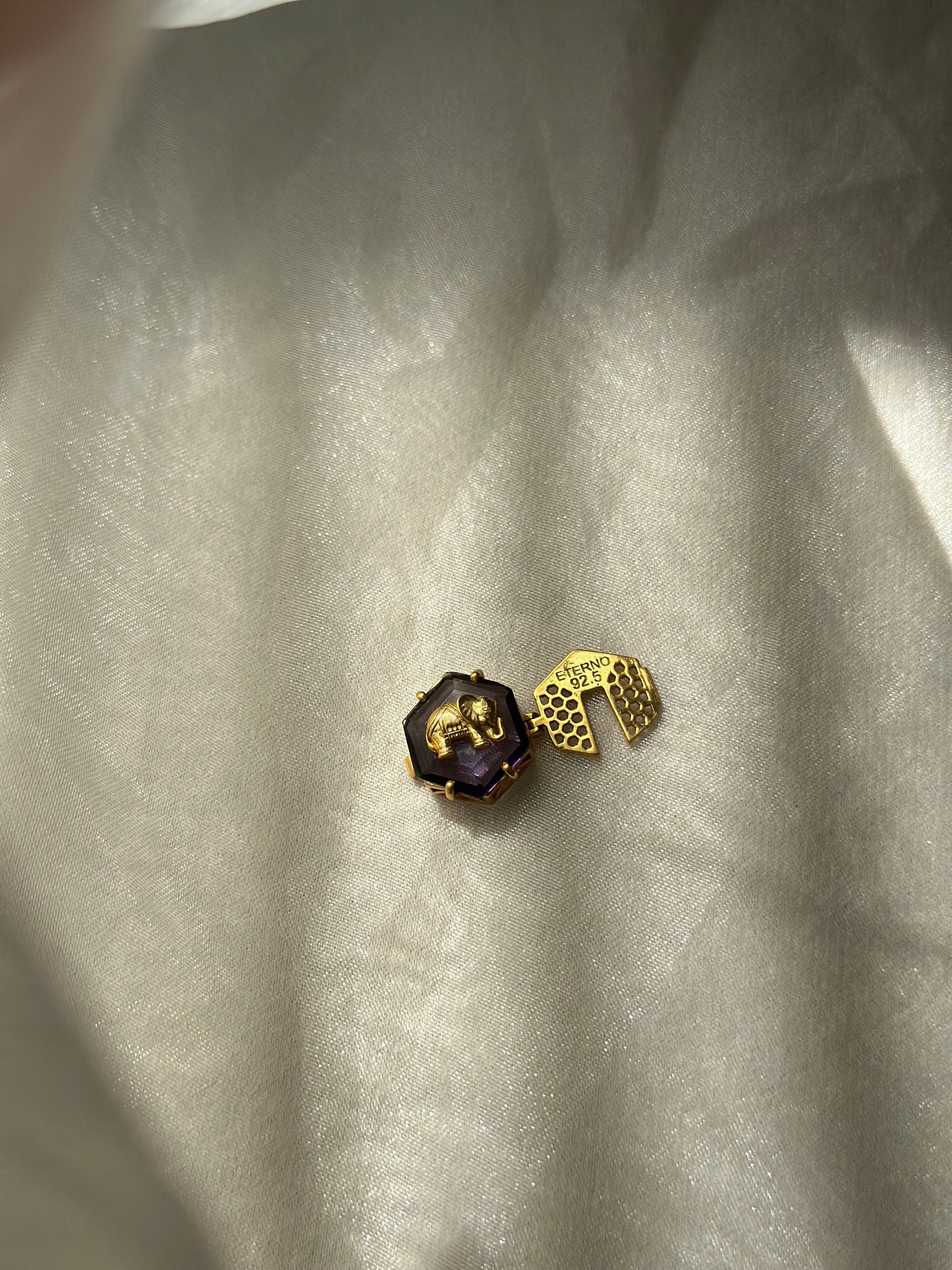Amethyst Button clip