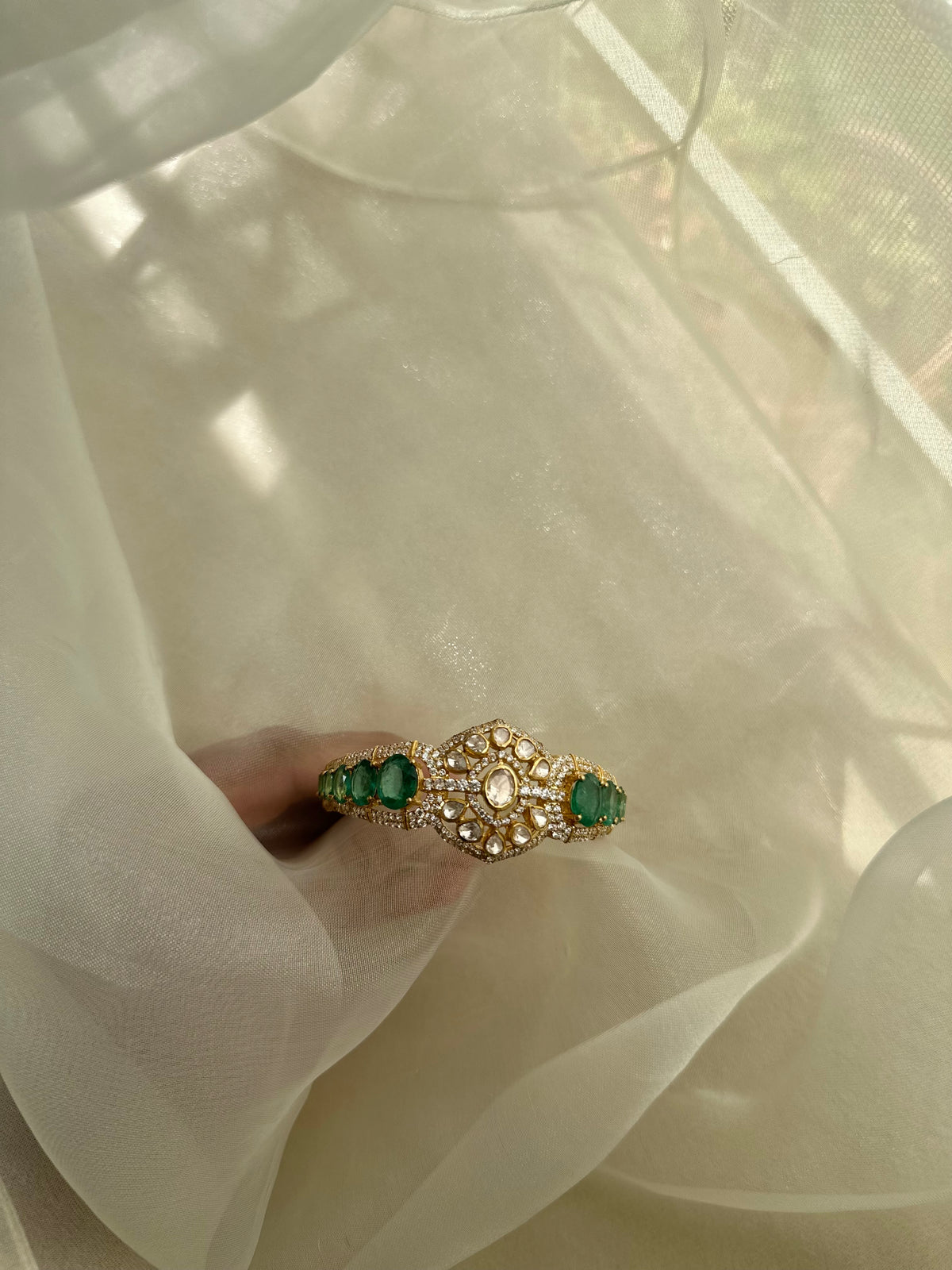 Nura Handcuff