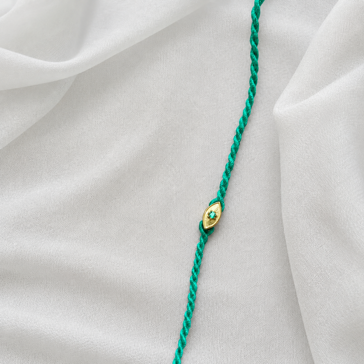 Eye Emerald Rakhi in 92.5 fine silver with emerald gemstone – Eterno India