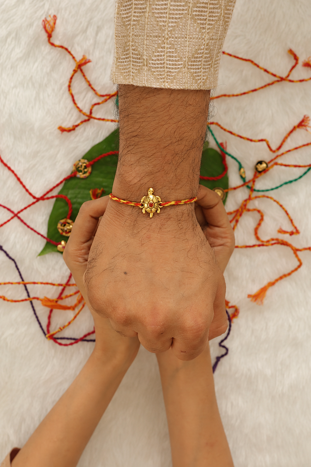 Turtle Rakhi in 92.5 fine silver with turtle motif – Eterno India