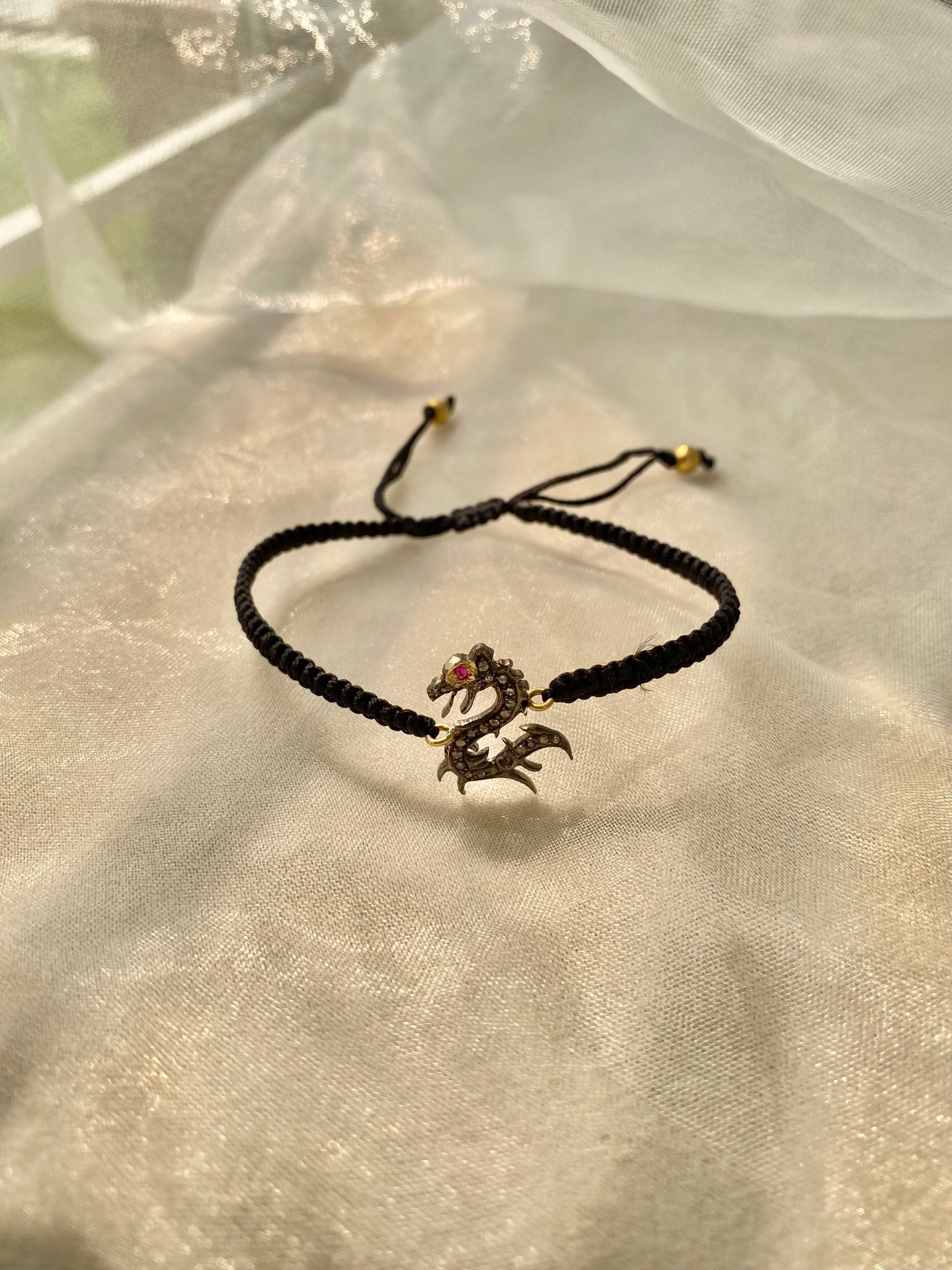 Dragon Thread Bracelet (Eterno Fine)