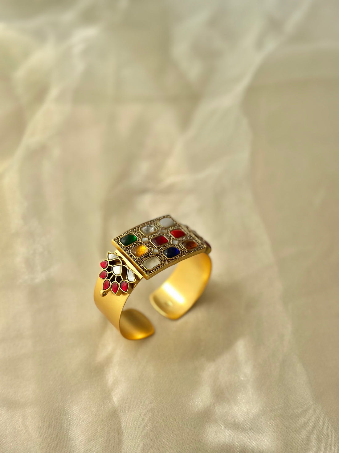 Navratna Handcuff