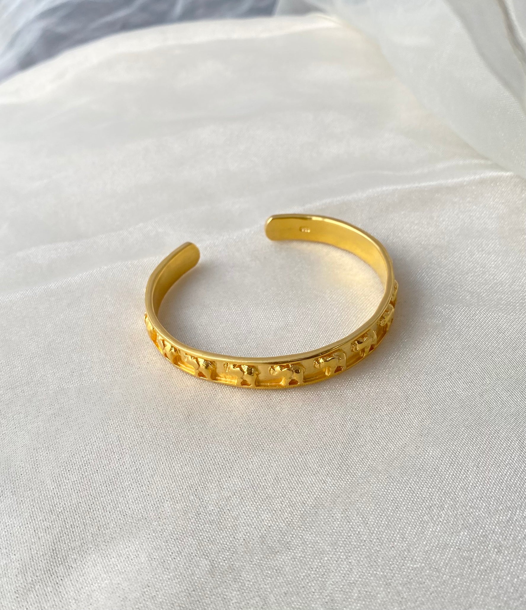 Ele Handcuff