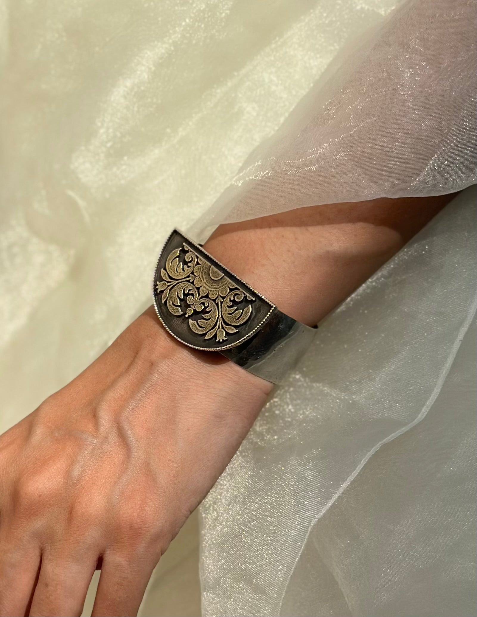 Shubh Handcuff