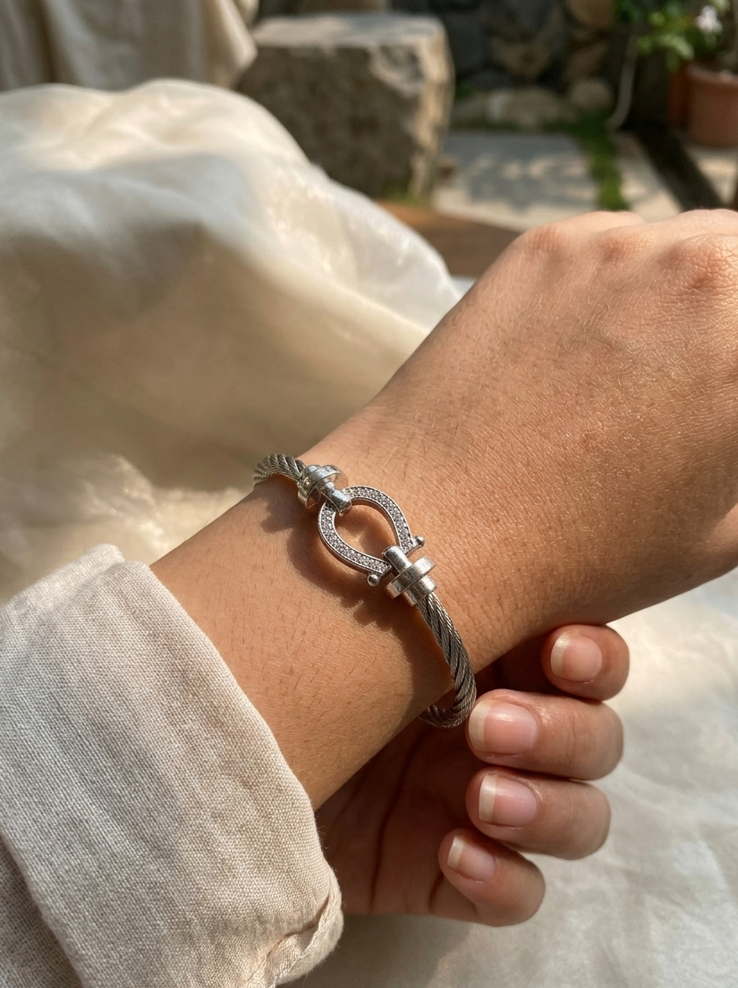 Horse Shoe Bracelet